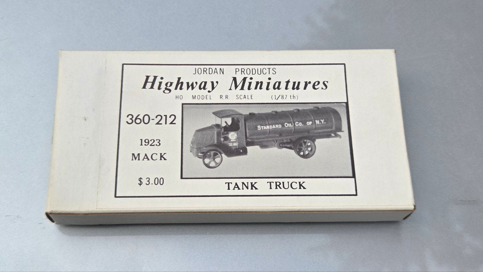 Oude Jordan Products 1:87 Mack model kit model vrachtwagen, Hobby en Vrije tijd, Ophalen of Verzenden, Gebruikt, Bus of Vrachtwagen