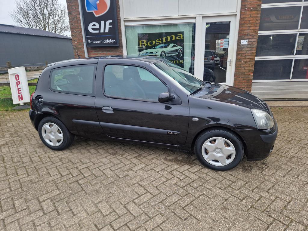 Renault Clio 1.4-16V "Dynamique Luxe" Airco - Cruise - Apk 3, Auto's, Renault, Voorwielaandrijving, Zwart, Handgeschakeld, Grijs