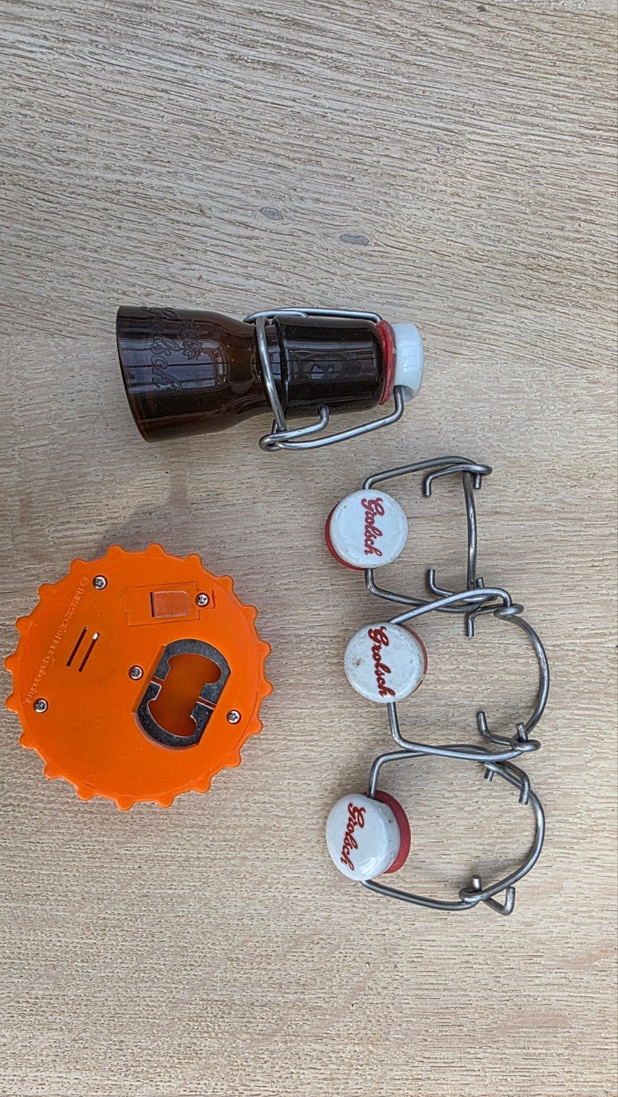 Grolsch Flesopener, Beugels van Bakeliet en Flesje als opene, Ophalen of Verzenden, Gebruikt, Flesopener, Grolsch