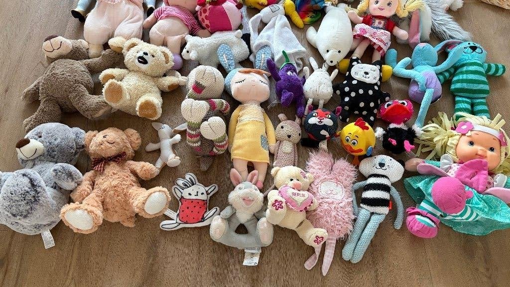 Grote collectie van 38 knuffels + 2 robotkatten, Gebruikt, Overige typen, Ophalen of Verzenden, Middelgroot (20 tot 80 cm)