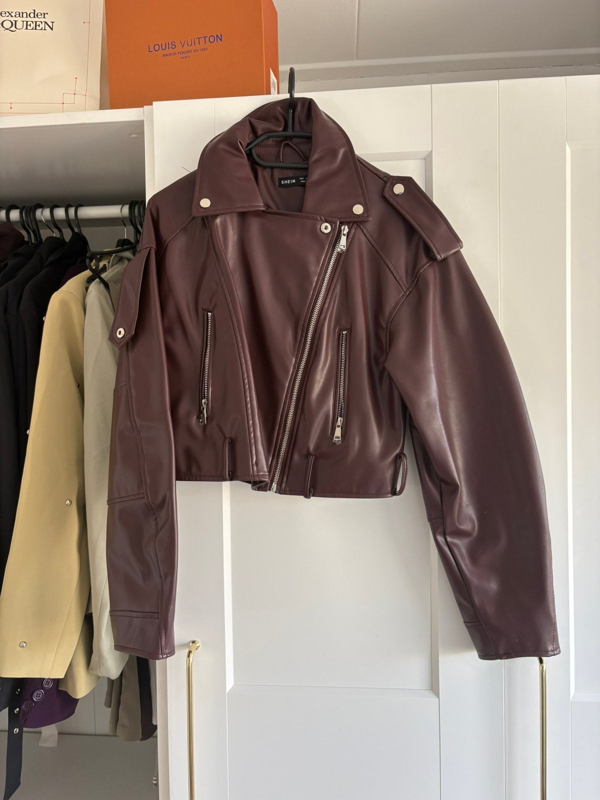 Burgundy leer look kort jasje nieuw maat S bikerjack, Kleding | Dames, Ophalen of Verzenden, Zo goed als nieuw, Maat 38/40 (M)