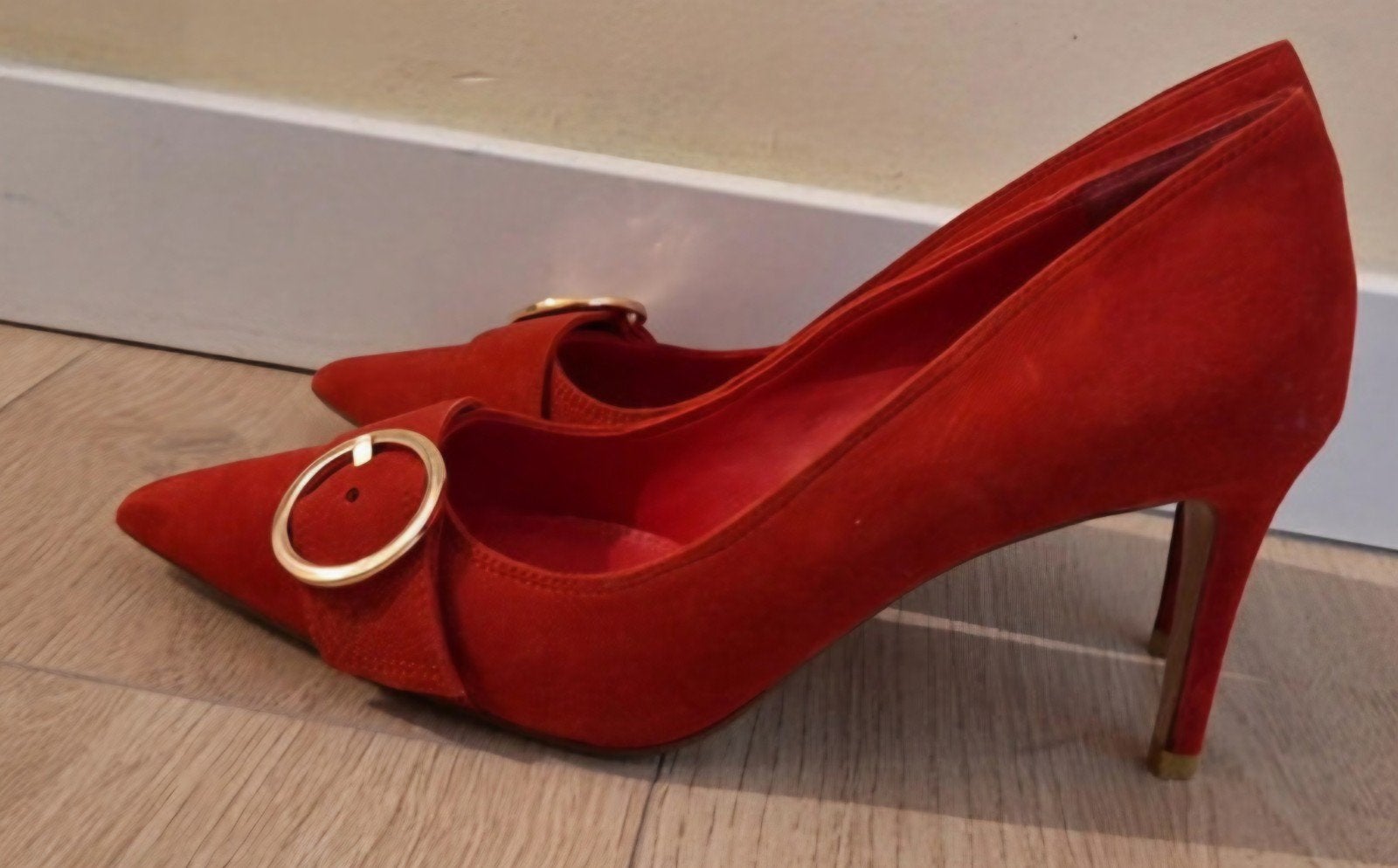 Dune London rode pumps met gesp, maat 38, Pumps, Ophalen of Verzenden, Zo goed als nieuw, Dune London