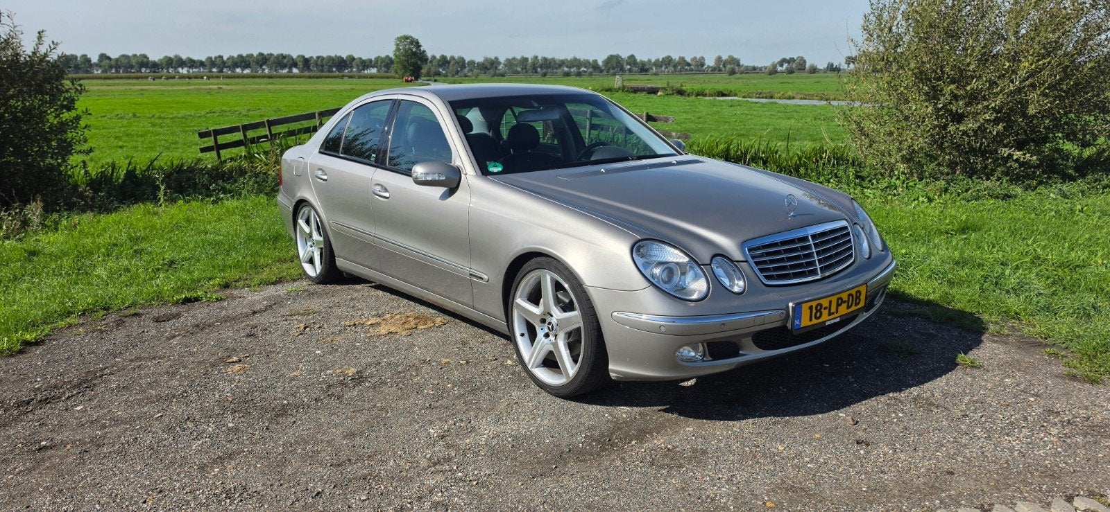 Mercedes-Benz  E200 Kompressor Elegance Youngtimer, Auto's, Automaat, Achterwielaandrijving, Zwart, 4 cilinders