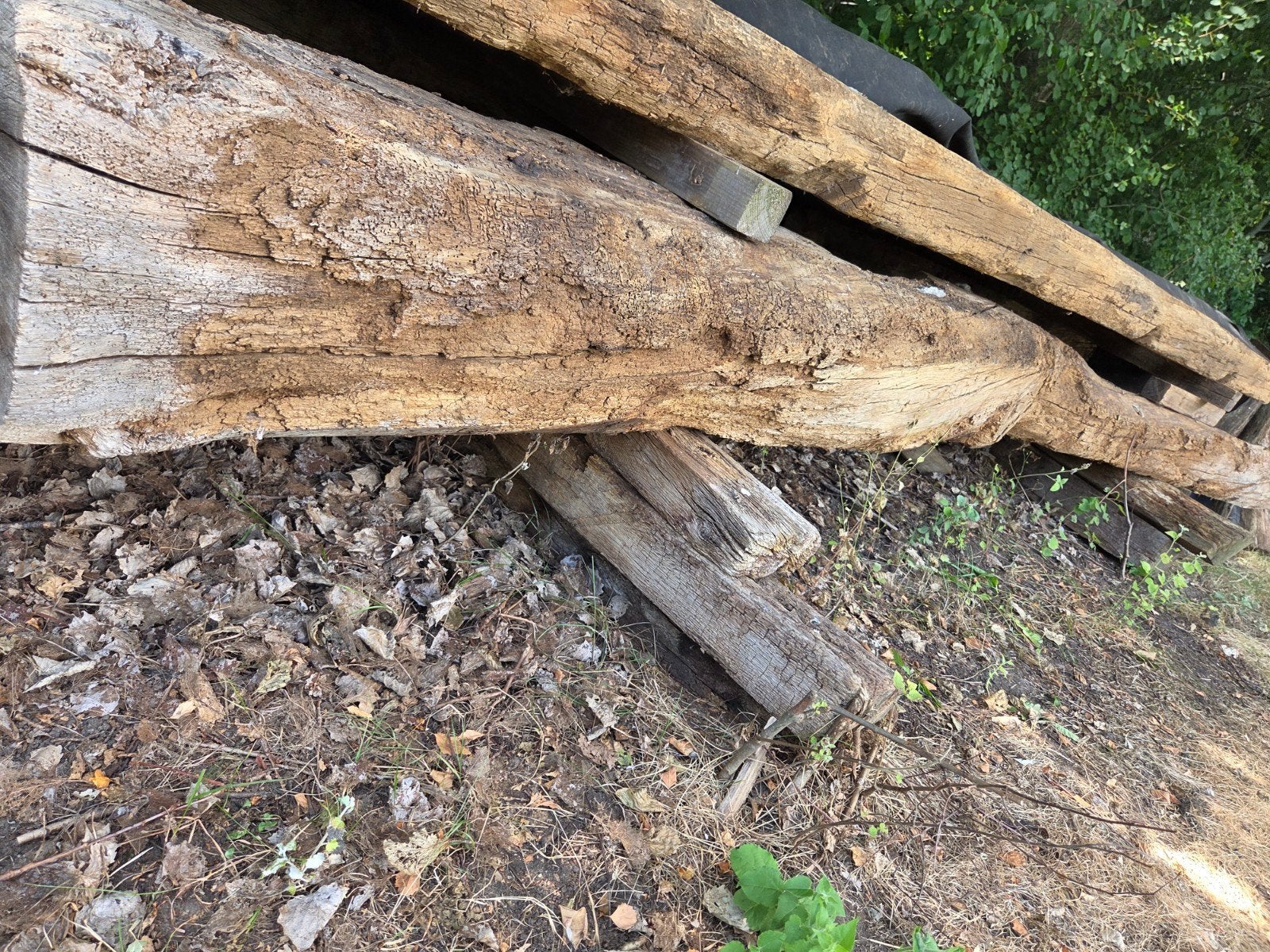2 Robuuste Eiken Balken ca 4.50m  en ca 5.00 ca 30x30cm, Doe-het-zelf en Verbouw, Hout en Planken, Ophalen, Eiken, 50 mm of meer