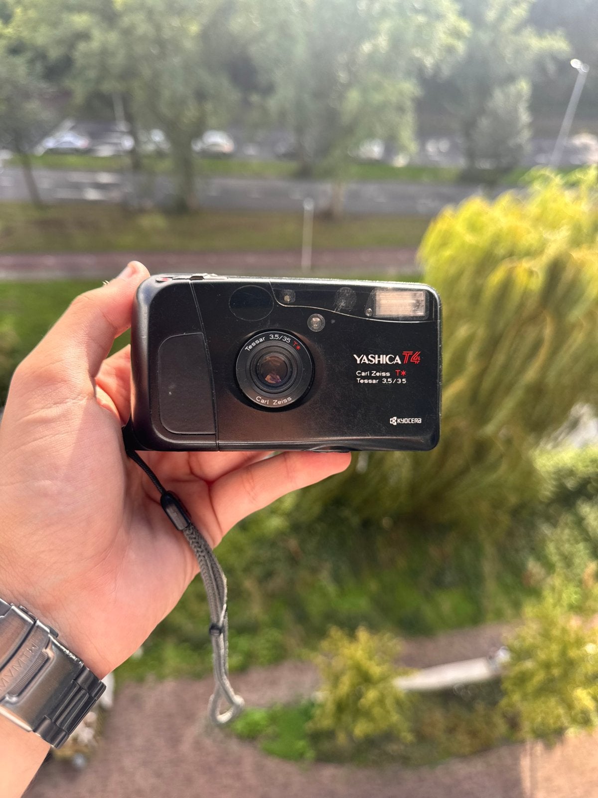 Yashica T4 Zwart (Carl Zeiss 35mm) Werkt perfect, Ophalen of Verzenden, Zo goed als nieuw, Compact, Overige Merken
