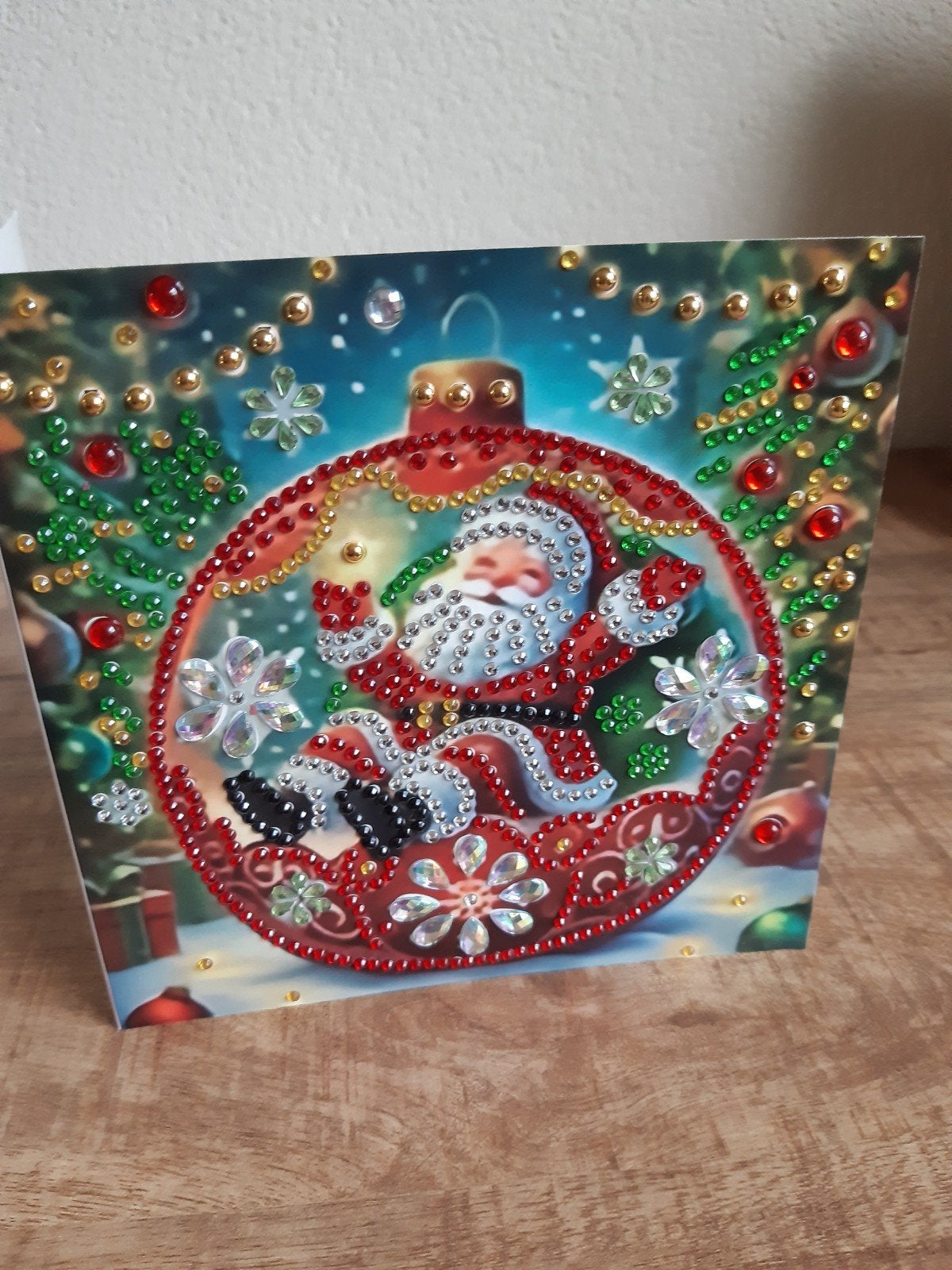Diamond painting kerst kaart met kerstman in kerstbal