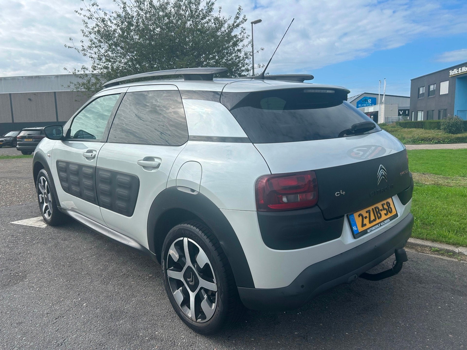 Citroen C4 Cactus | 2015 | 1.2 PureTech Shine | Top Auto | A, Euro 6, 1199 cc, 995 kg, Parkeersensor
