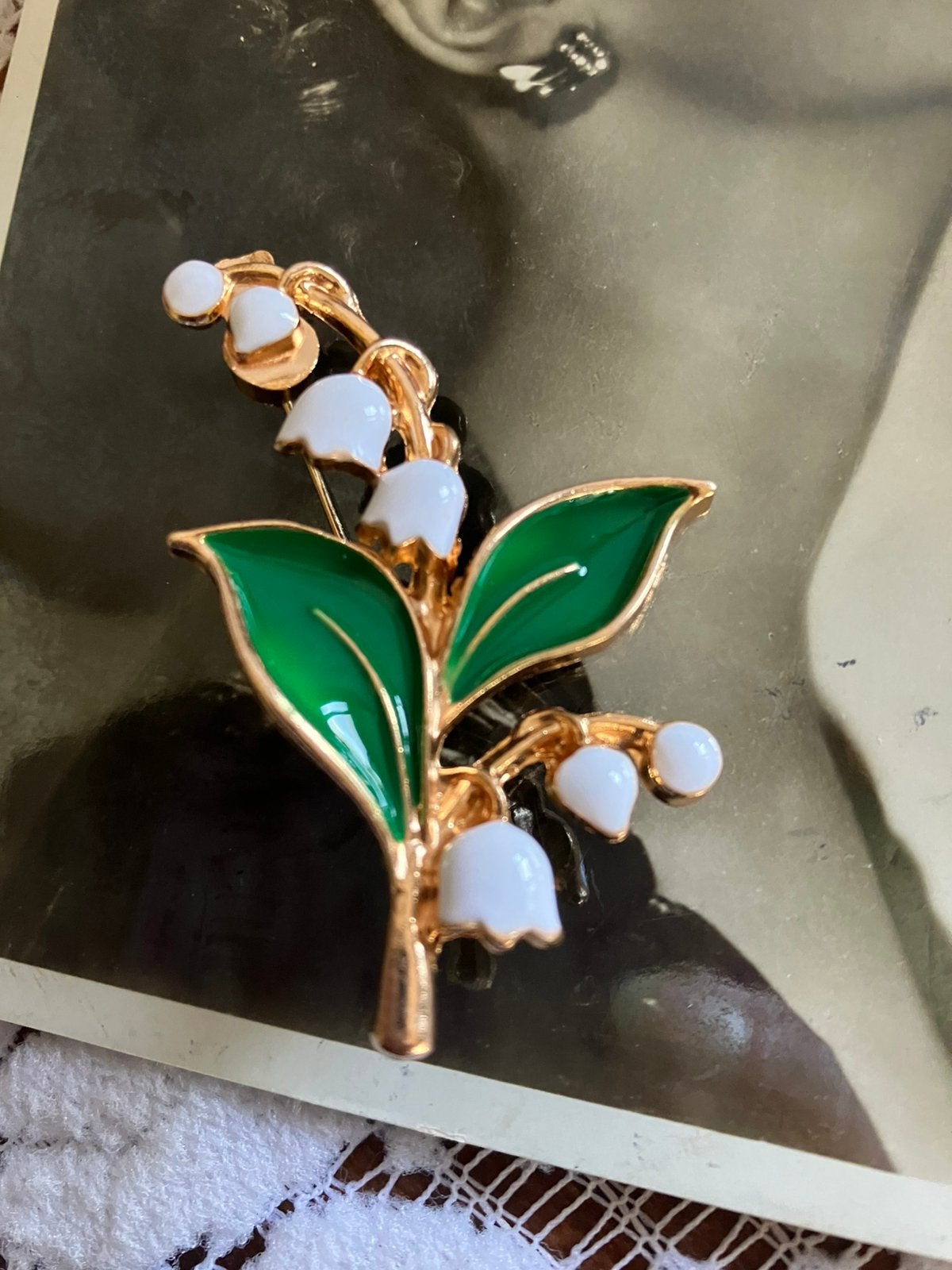 Mooi bloemetjes lelietje van Dale  broche, Ophalen of Verzenden, Overige materialen