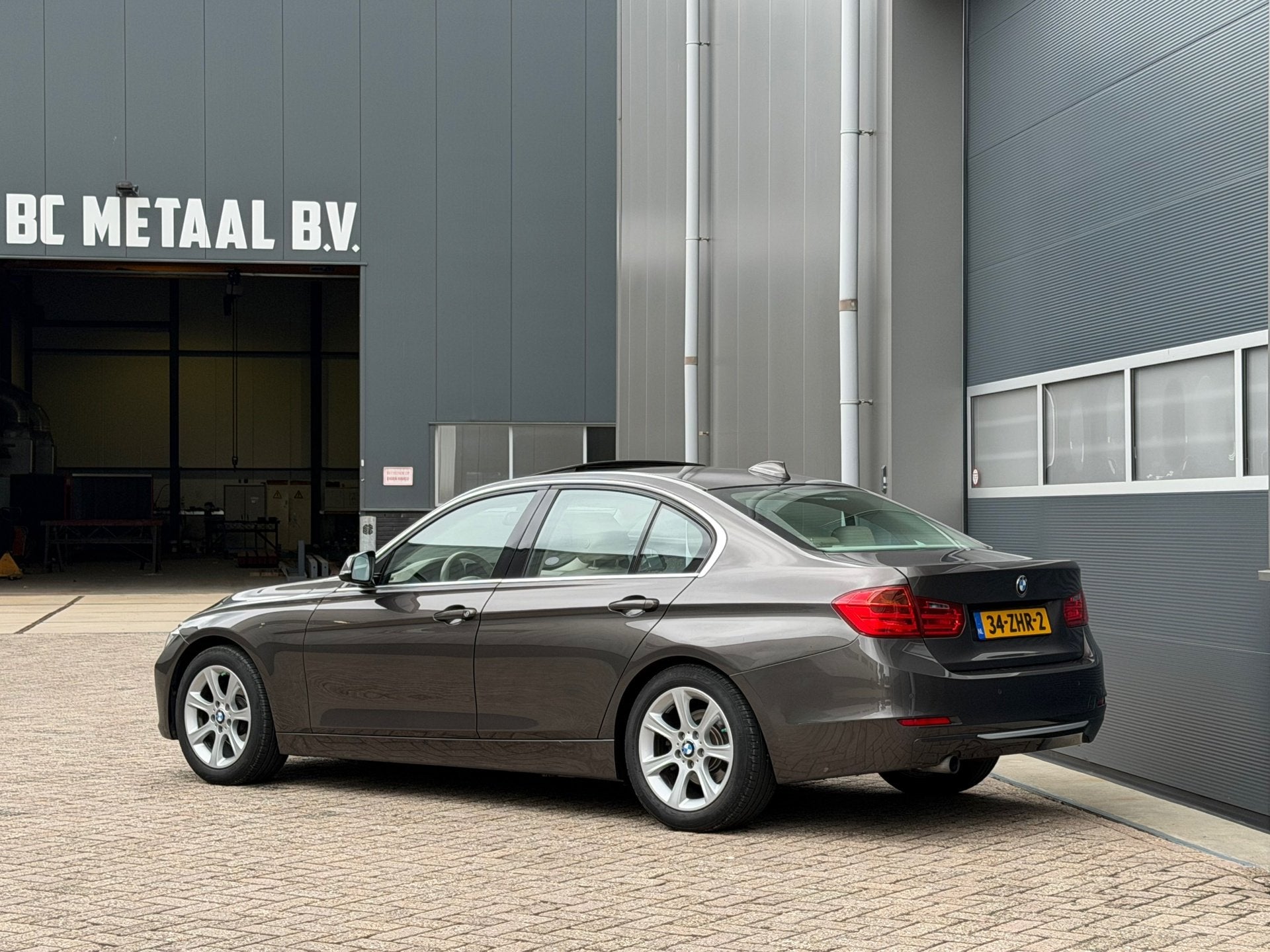 BMW 3-serie 320i EfficientDynamics Edition Upgrade Edition b, Achterwielaandrijving, Gebruikt, 4 cilinders, Bruin