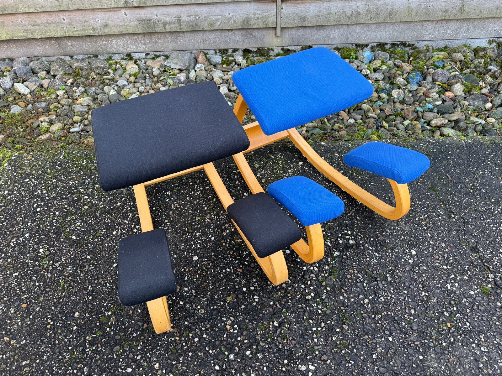 Stokke Varier variable balans blauw en zwart kniestoel ergo, Ophalen, Ergonomisch, Zo goed als nieuw, Zwart