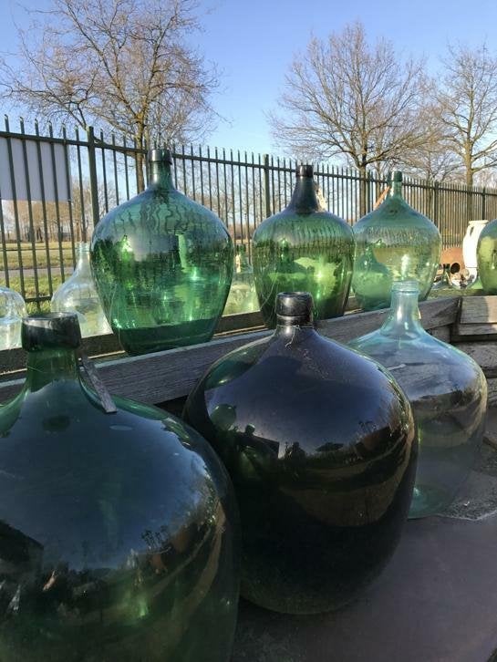 Flessen glazen potten oude wijnflessen, Ophalen, De Eekhoorn, Handelsondernemingdeeekhoorn@hotmail.com, Eekhoorn 9a 5491 XZ Sint-Oedenrode