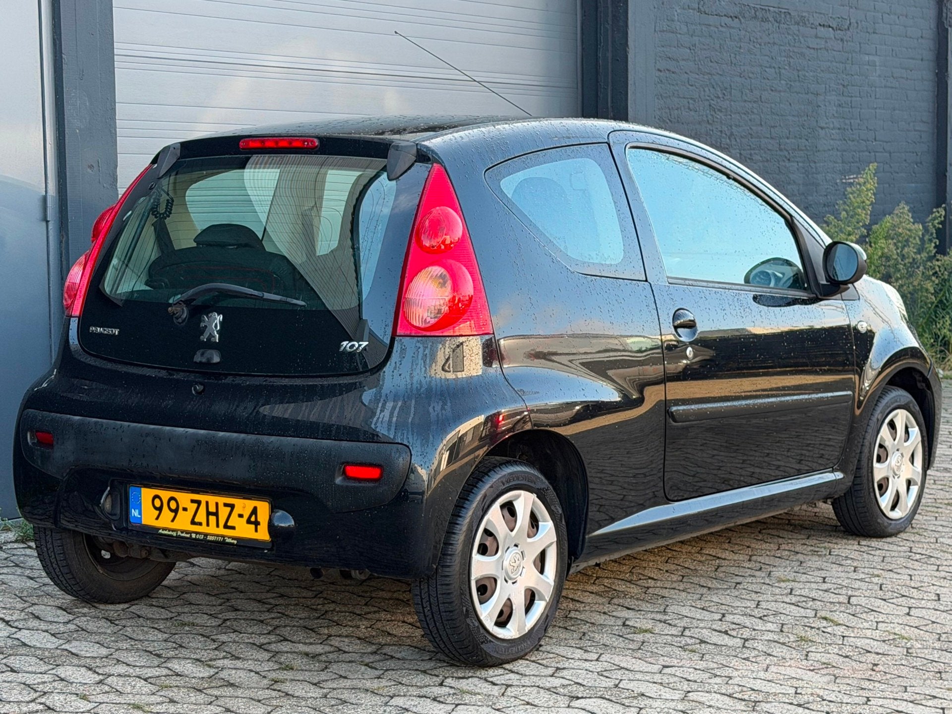 Peugeot 107 1.0-12V Black & Silver AIRCO APK TOERENTELLER, Voorwielaandrijving, Euro 5, Stof, Gebruikt