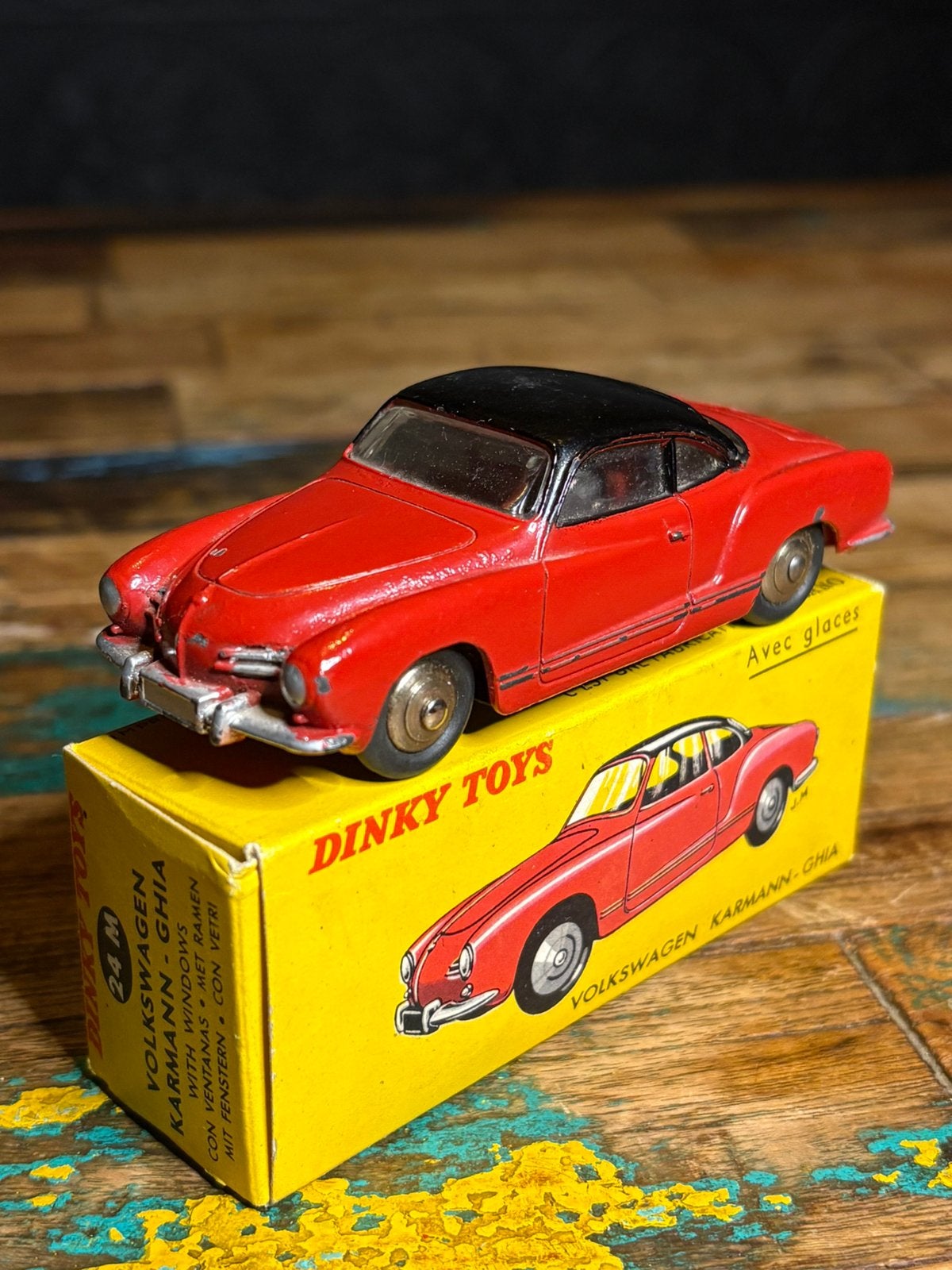 Dinky Toys France 24M Volkswagen Karmann-Ghia originele doos, Ophalen of Verzenden, Zo goed als nieuw, Auto, Dinky Toys