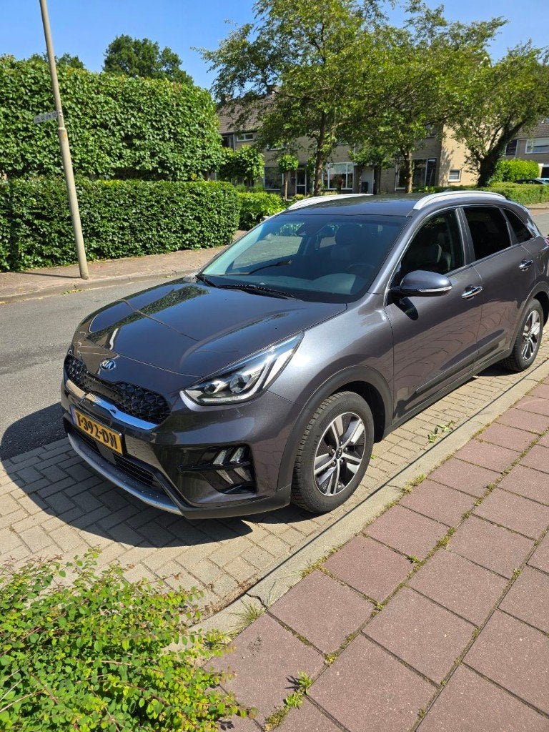 Kia Niro 1.6 GDi Hybrid ExecutiveLine uit 2020, Zwart, 1580 cc, Leder, 1390 kg