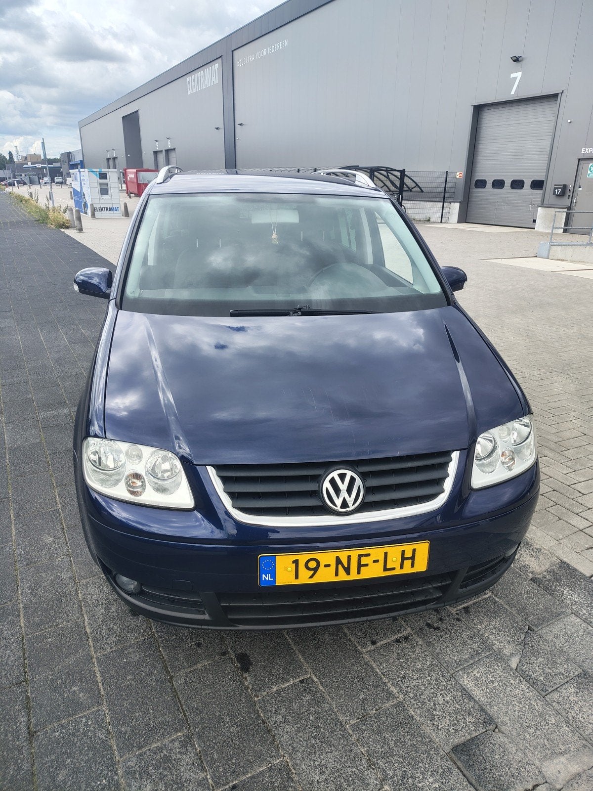 Volkswagen Touran 1.6 85KW 2003 Blauw, Auto's, Stof, 4 cilinders, Blauw, 7 stoelen