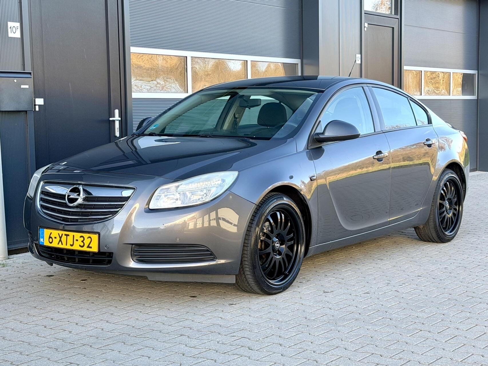 Opel Insignia 1.8 Cosmo Rijdt en schakelt goed ! - Airco Nav, Auto's, Opel, Euro 5, Gebruikt, 4 cilinders, Parkeersensor