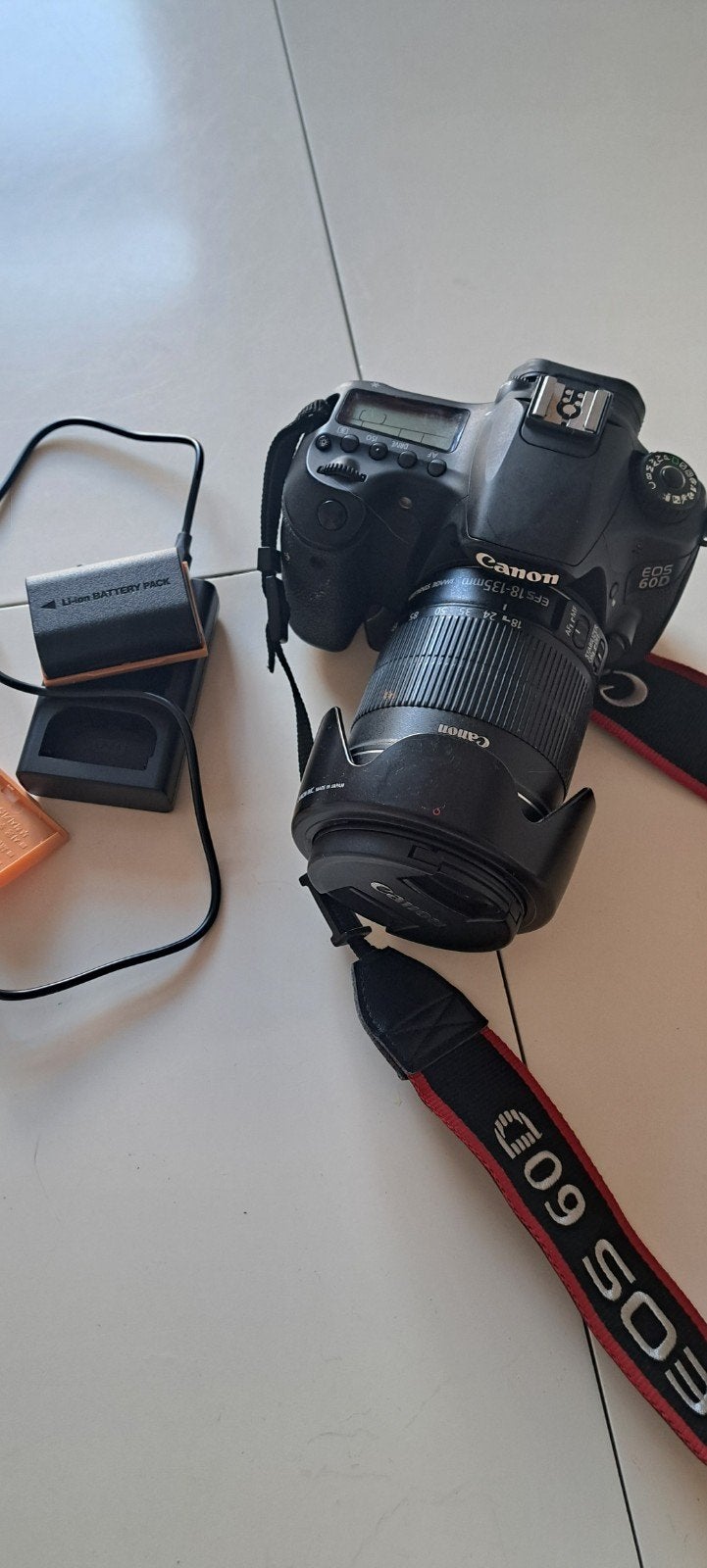 Canon EOS 60D met EF-S 18-135mm IS lens, Ophalen, Spiegelreflex, Canon, Zo goed als nieuw