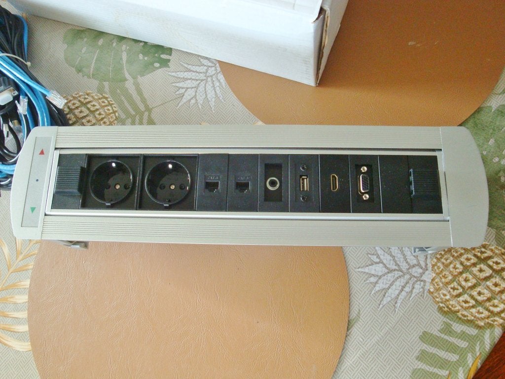 Nieuw Bureau Inbouw roterende stekkerdoos PowerLogic, Ophalen of Verzenden, Nieuw, Stekkerdoos