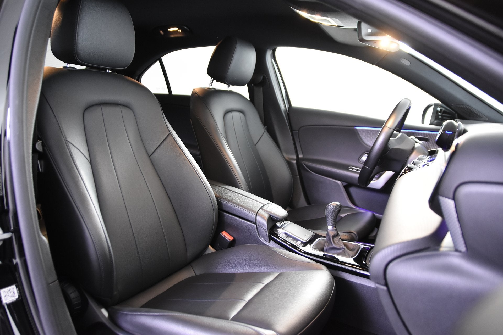Mercedes-Benz A-Klasse 180 *Leer*Navigatie*Carplay*Camera*, Auto's, Voorwielaandrijving, Dealer onderhouden, 136 pk, Gebruikt