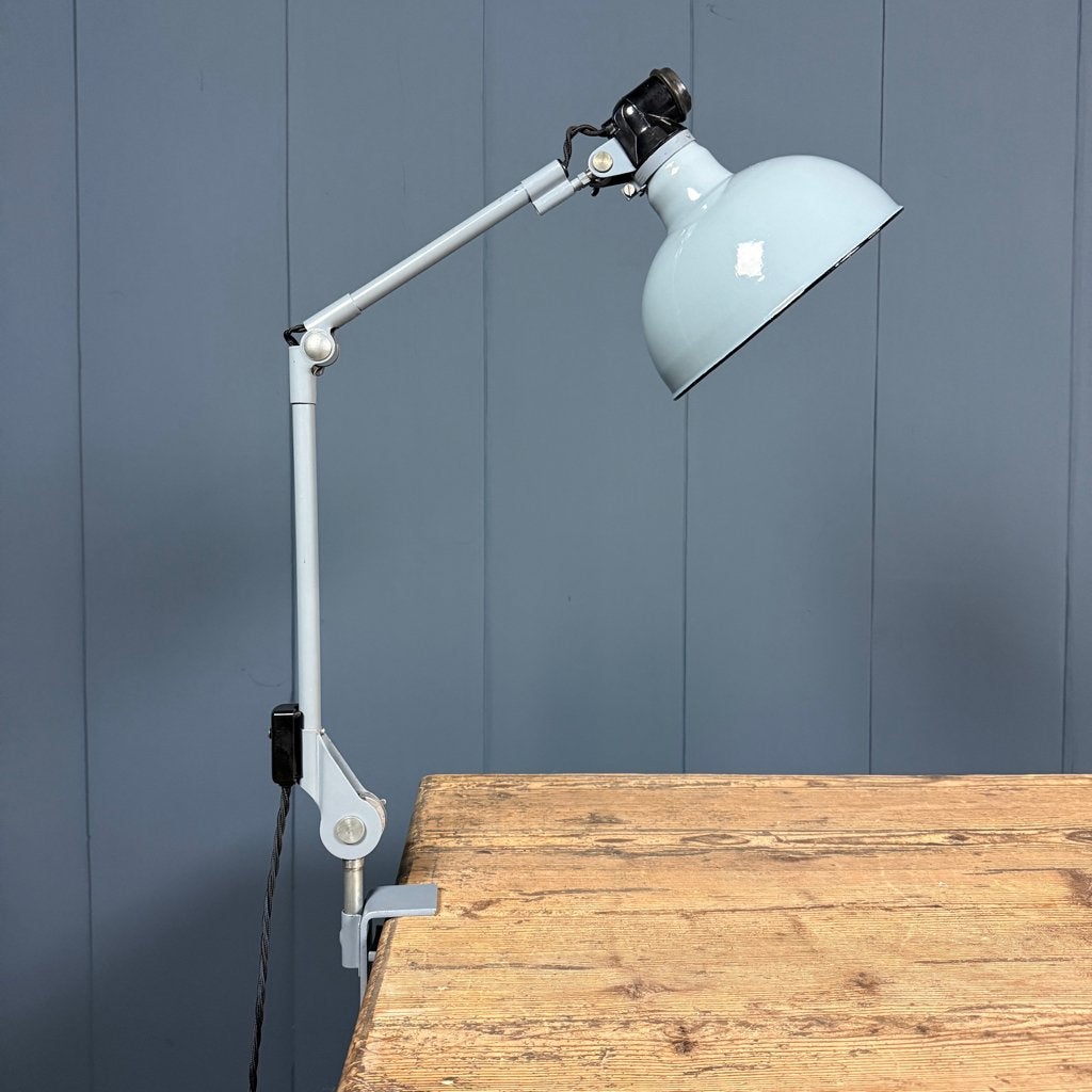 Lichtgrijze Rademacher tafel klemlamp met grote emaille kap, Ophalen of Verzenden