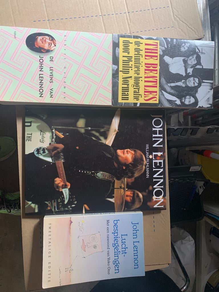 3 boeken over John Lennon en 1 biografie over The Beatles, Ophalen of Verzenden, Zo goed als nieuw