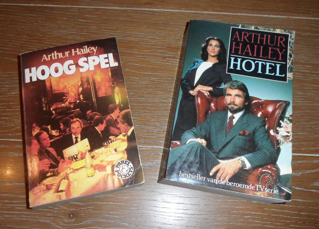 2x roman van Arthur Hailey (Hotel en Hoog spel), Ophalen of Verzenden, Gelezen, Arthur Hailey, Amerika