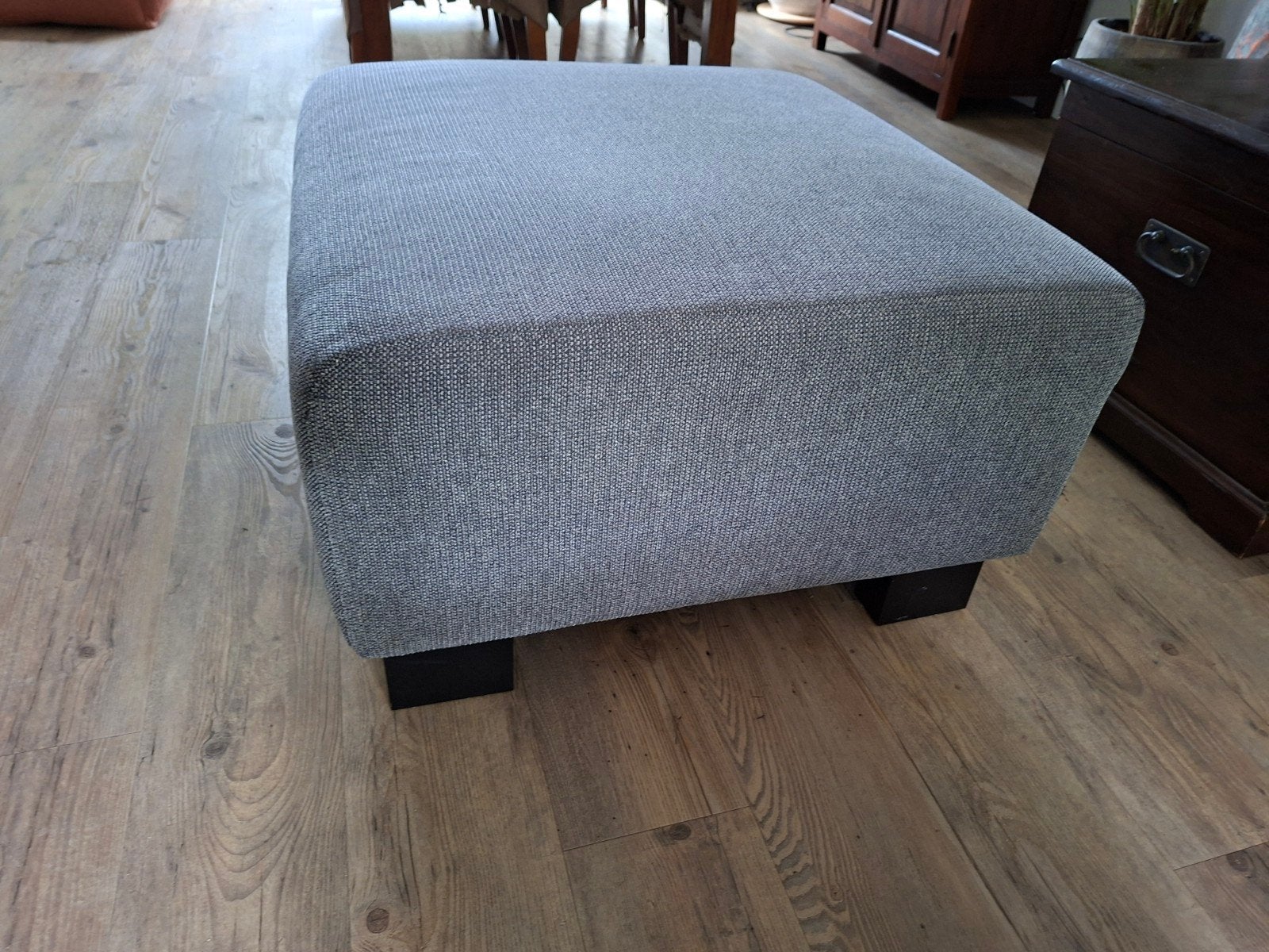 Grijze poef / hocker, Huis en Inrichting, Ophalen, Gebruikt, Vierkant, 75 tot 100 cm