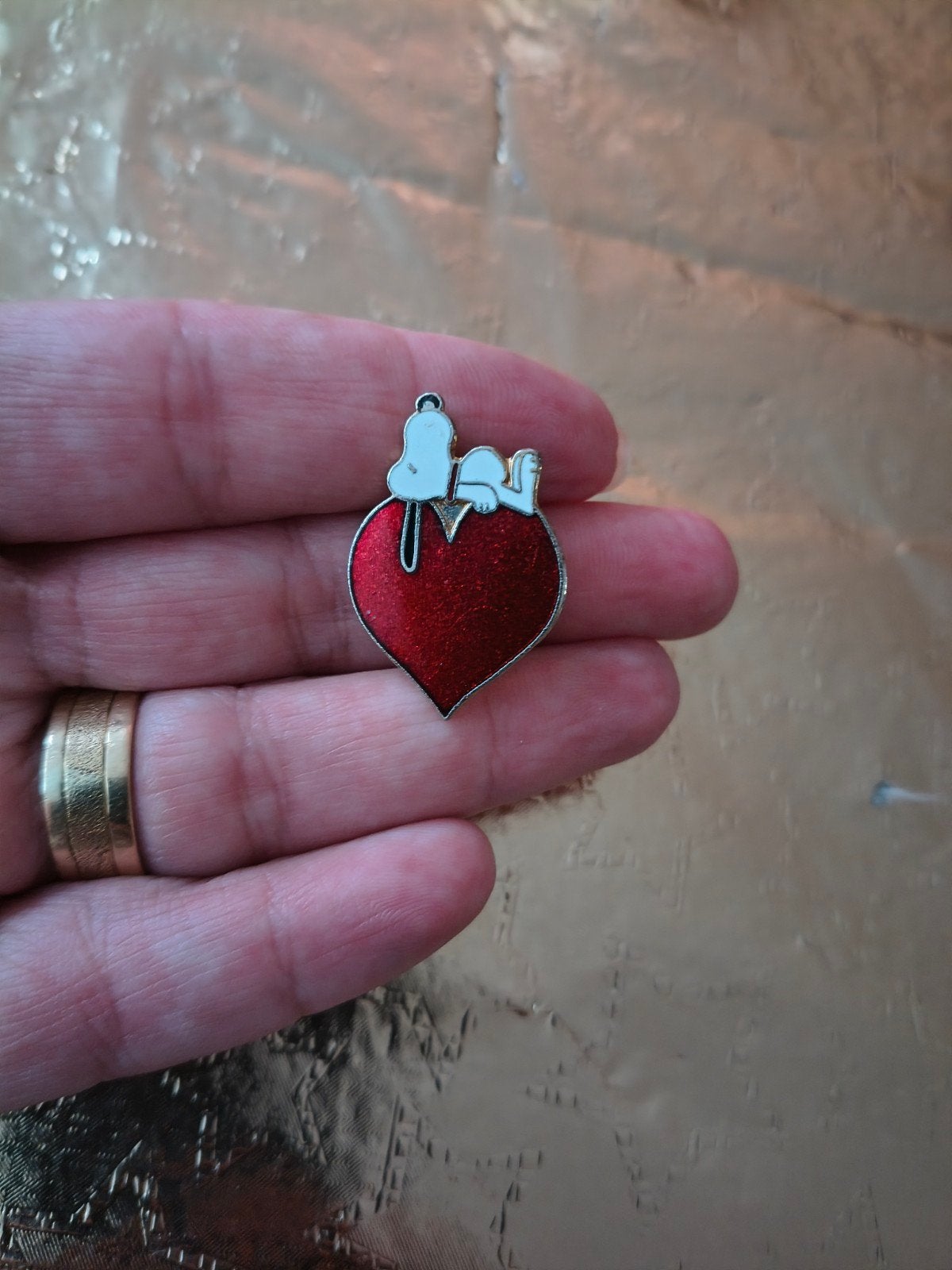 Vintage Snoopy Broche - Rood Hart Emaille Pin, Overige materialen, 4 tot 7 cm, Gebruikt, Ophalen of Verzenden