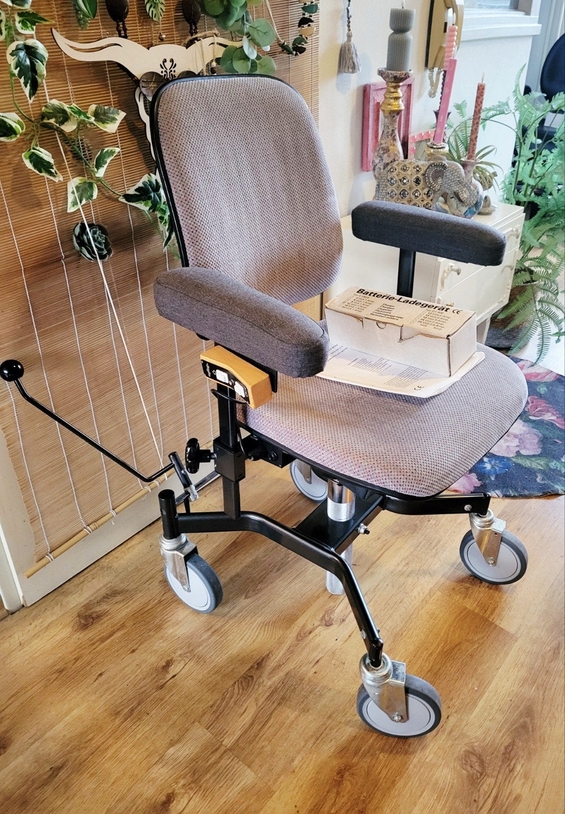 Euroflex Elektrische Trippelstoel (Nieuwe Accu) + Lader, Ophalen, Zo goed als nieuw
