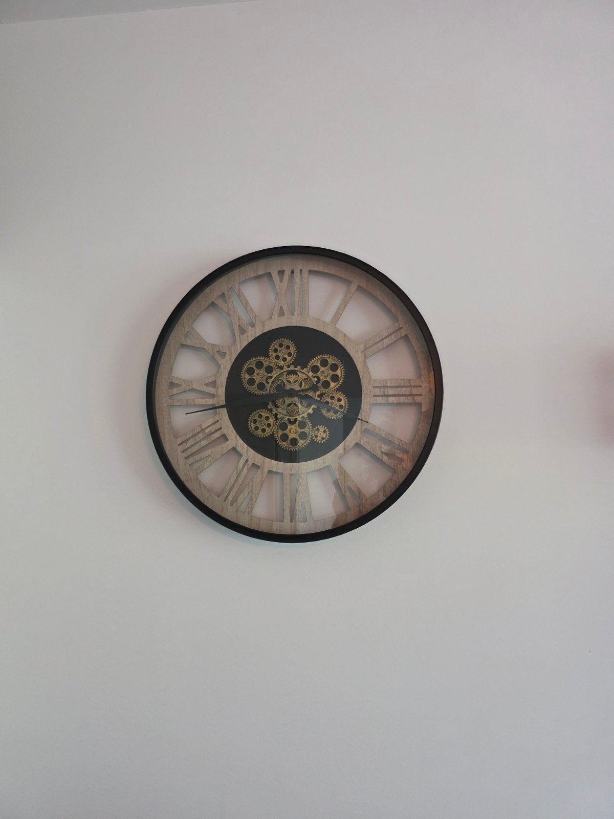 Grote Wandklok met Zichtbaar Uurwerk en Romeinse Cijfers, Ophalen, Wandklok