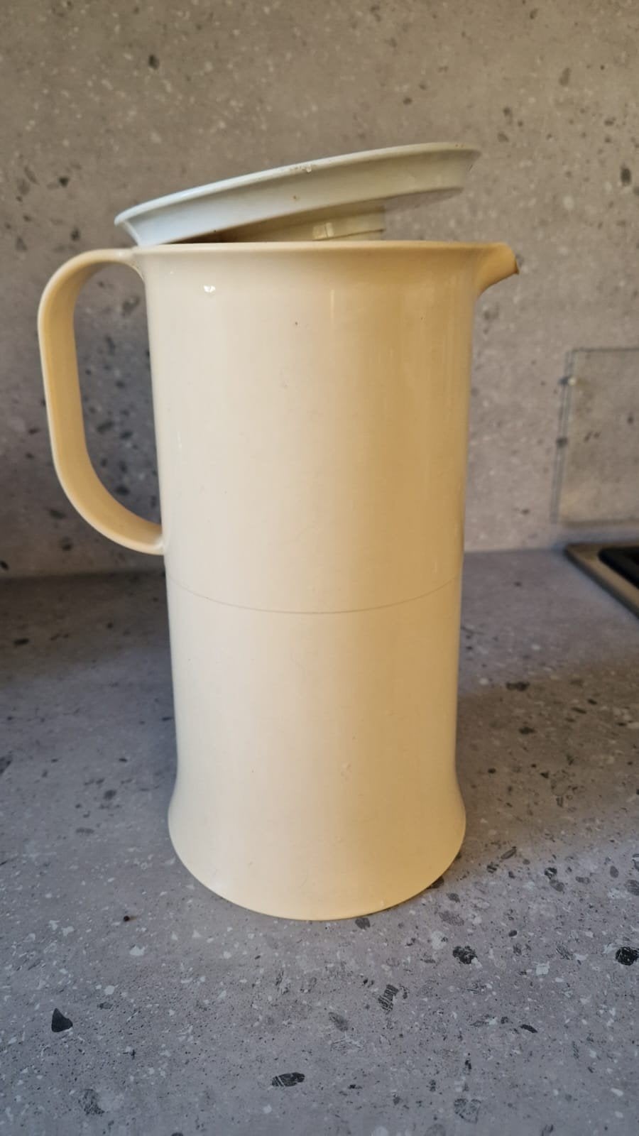 Tupperware thermoskan - Koffie/thee blijft lang warm, Huis en Inrichting, Gebruikt, Beker of Kan, Ophalen of Verzenden, Crème