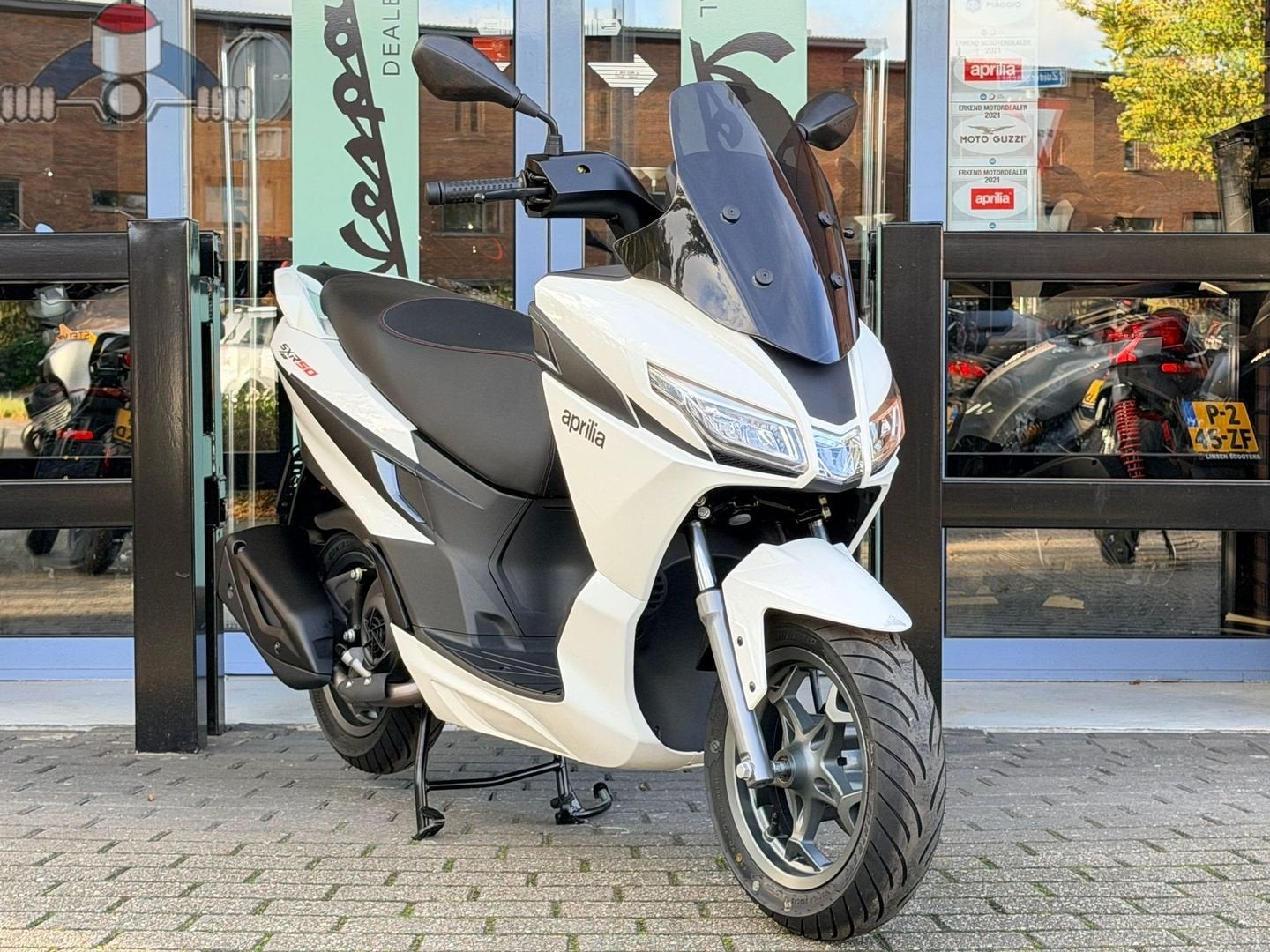 Aprilia SXR 50 Essence White  2026, Fietsen en Brommers, Scooters | Aprilia, Ophalen, Overige modellen, Maximaal 45 km/u, Onbekend