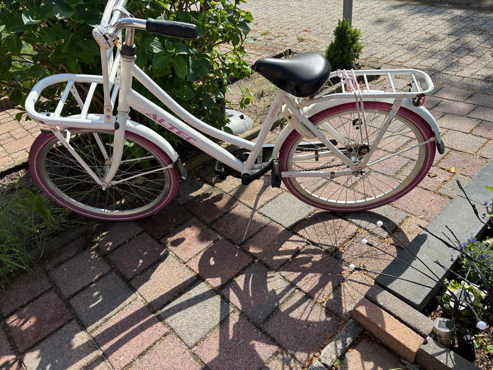 Altec fiets met voordrager en roze banden, Fietsen en Brommers, Fietsen | Meisjes, Ophalen, Terugtraprem, Versnellingen, Gebruikt