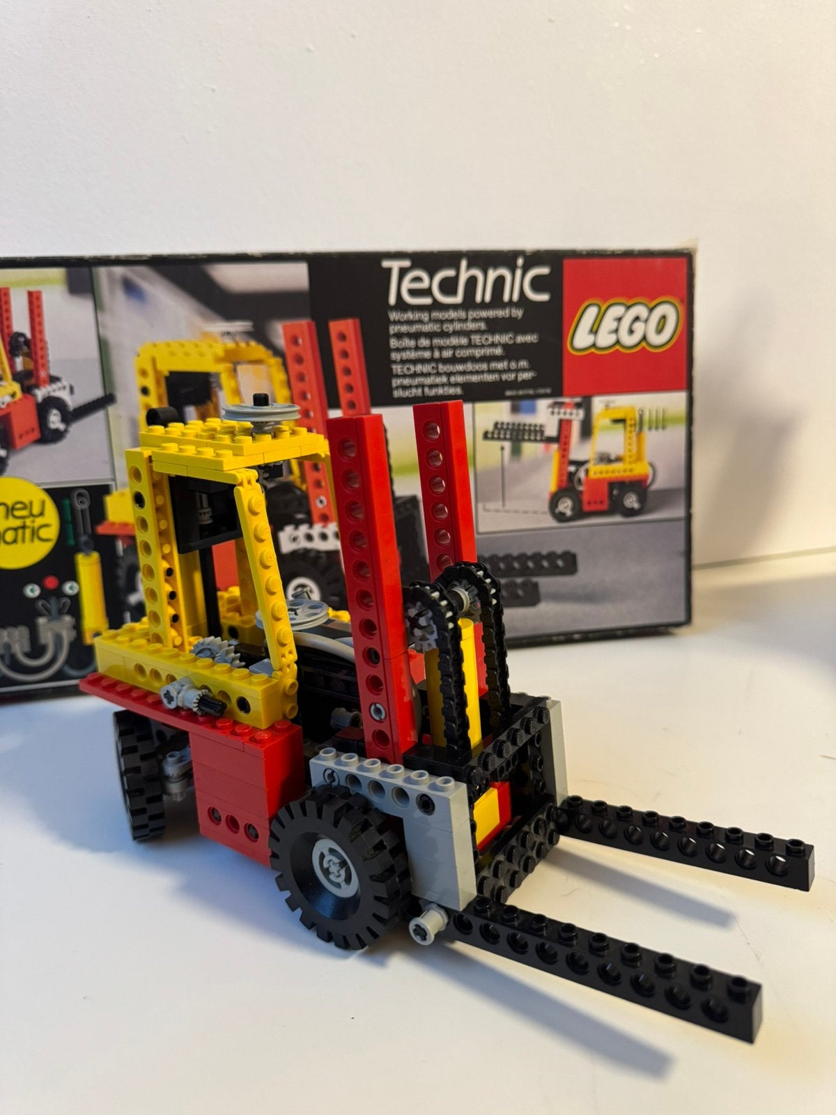 LEGO Technic 8843 Vorkheftruck met Pneumatiek, Compleet, Lego, Ophalen of Verzenden, Zo goed als nieuw