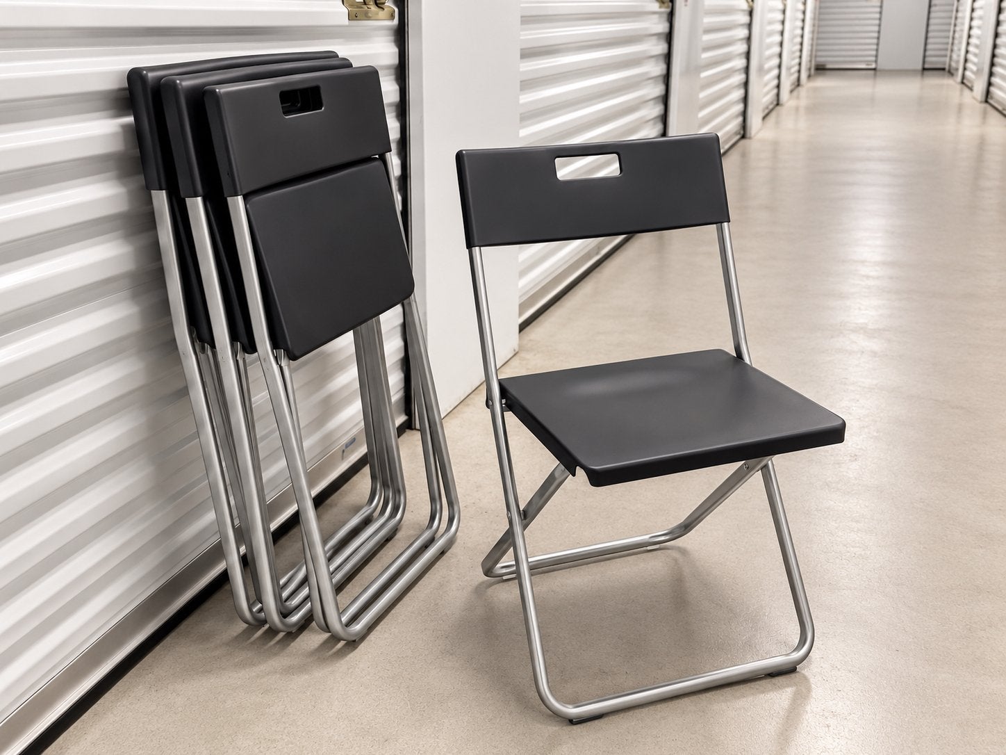 Set van 4 zwarte klapstoelen met metalen frame, Huis en Inrichting, Kunststof, Gebruikt, Zwart, Ophalen of Verzenden