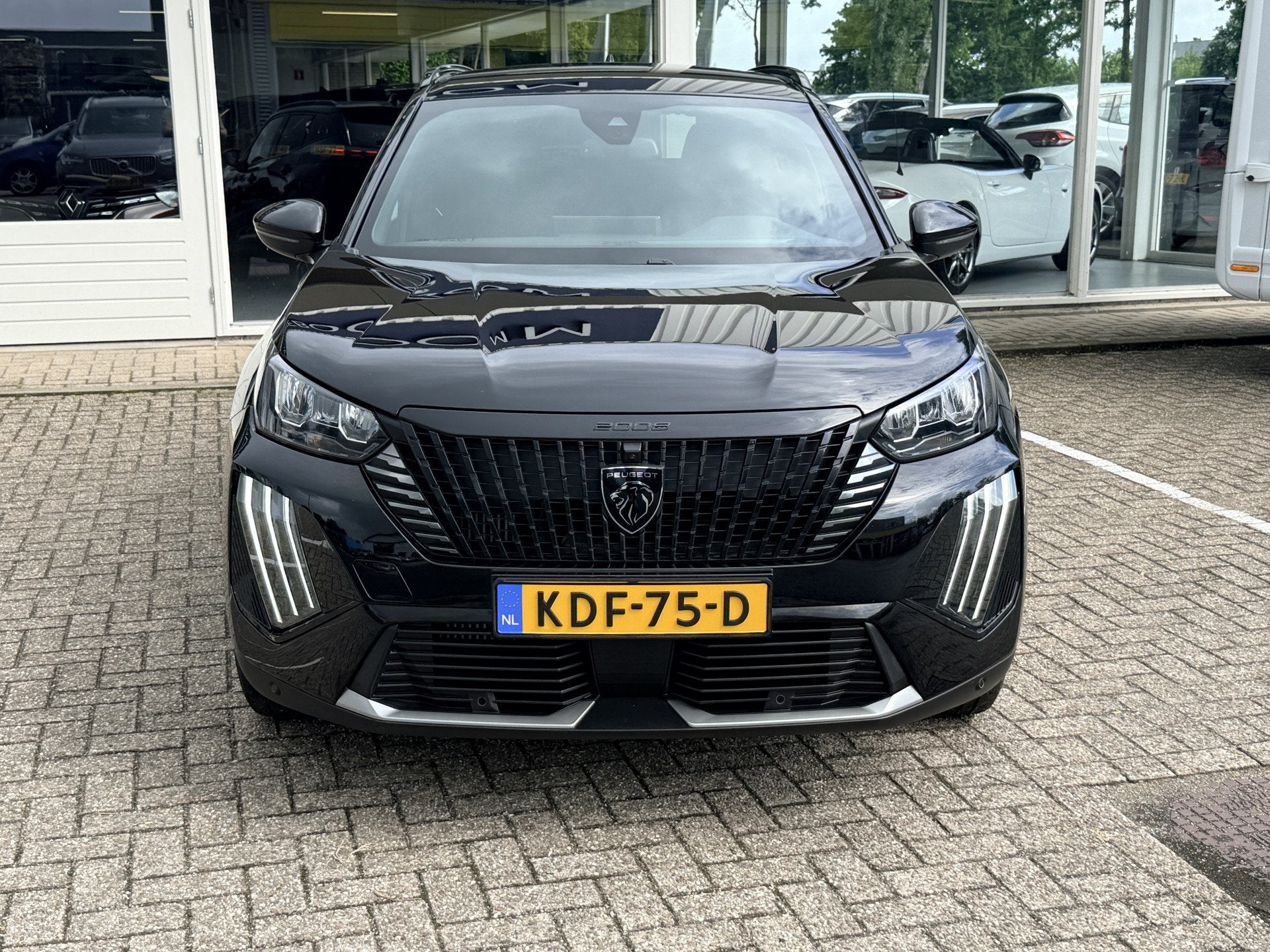Peugeot 2008 1.2 Hybrid 136 Allure | LED | Navi | Keyless |, Auto's, Gebruikt, 1199 cc, Leder en Stof, Zwart