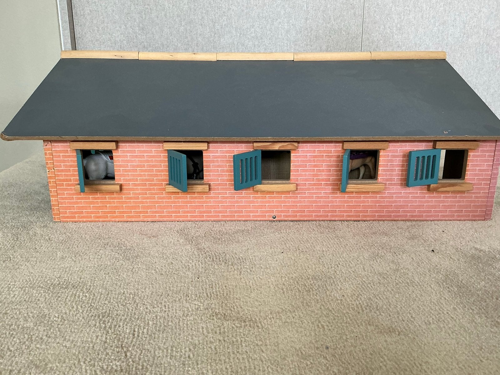 Schleich paardenstal met 5 paarden en veel accessoires, Ophalen of Verzenden, Gebruikt, Jongen of Meisje