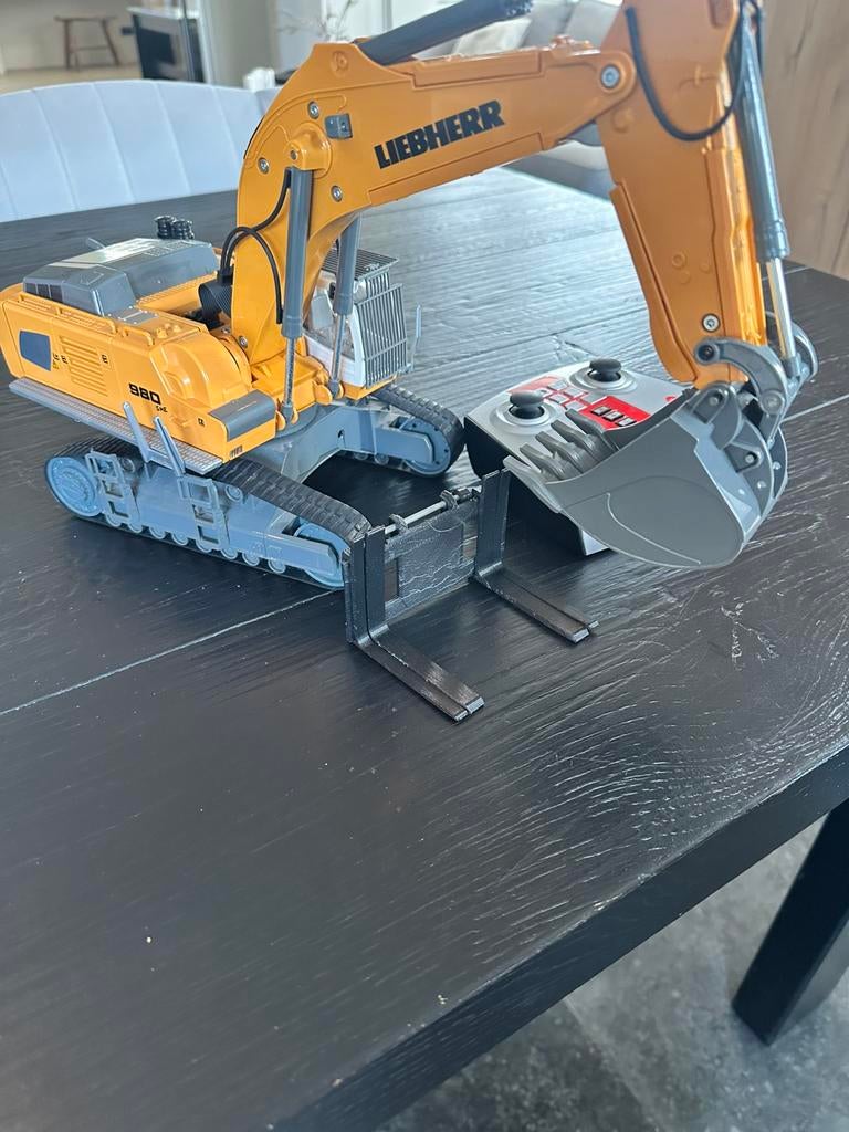 bestuurbaar siku control graafmachine liebherr met dieplader, Ophalen of Verzenden, Zo goed als nieuw, Hijskraan, Tractor of Landbouw
