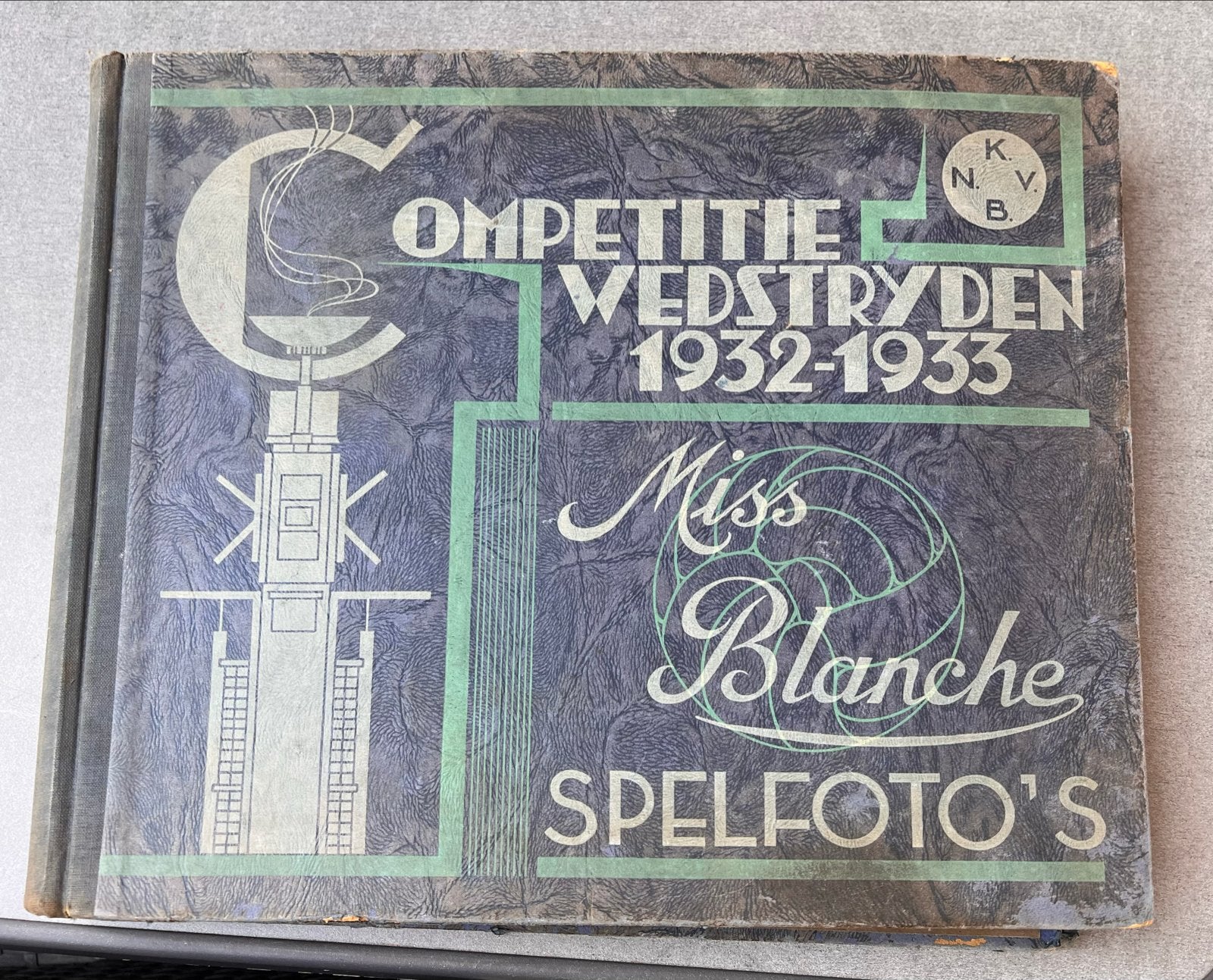 Voetbal competitie wedstrijden 1932-1933 prentboek, Antiek en Kunst, Ophalen of Verzenden