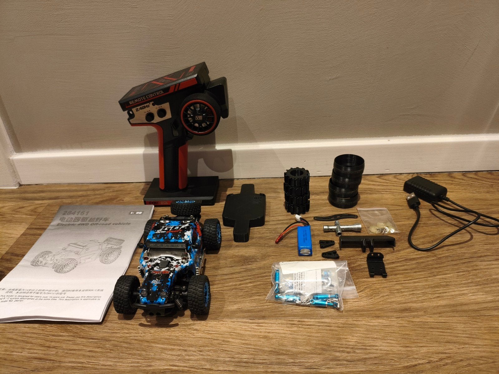 WLtoys 284161 RC Auto met Extra's - Zo goed als nieuw, Elektro, Auto offroad, Ophalen of Verzenden, Zo goed als nieuw