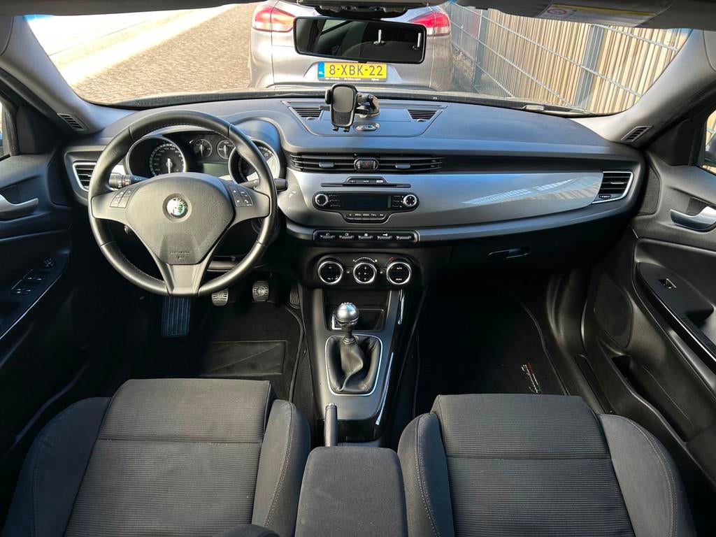 Alfa Romeo Giulietta 1.4 T Distinctive|PDC|Clima|Cruise|, Voorwielaandrijving, Euro 5, Stof, Gebruikt