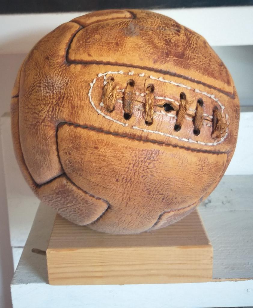 Bal WK voetbal 1930 in Uruguay T-model, Ophalen, Buitenlandse clubs, Beeldje of Poppetje