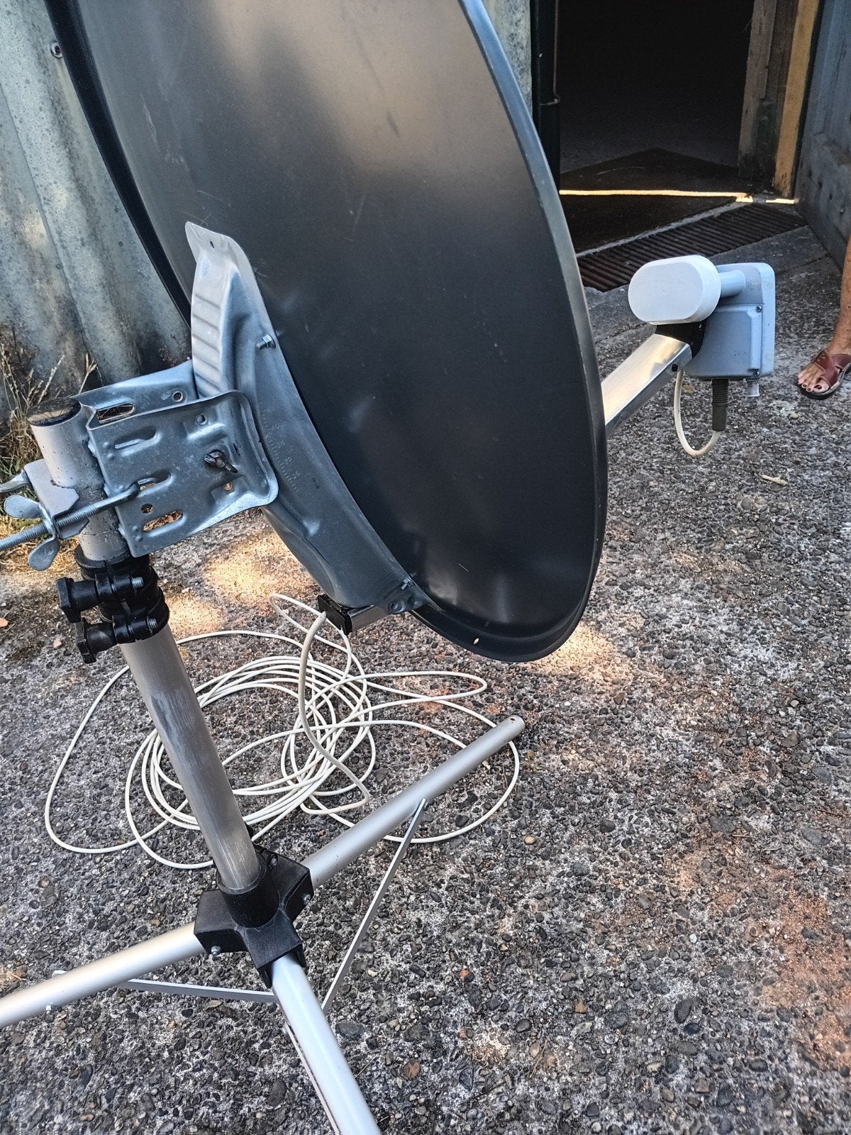 Triax schotelantenne met statief en LNB, Audio, Tv en Foto, Schotelantennes, Ophalen of Verzenden, Gebruikt, (Schotel)antenne