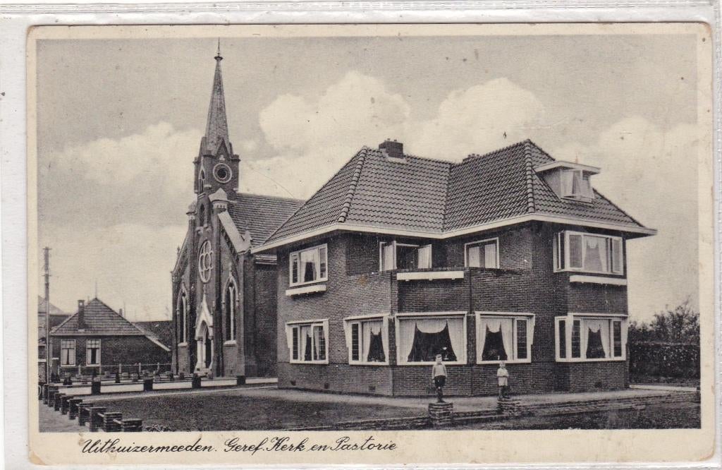 Uithuizermeeden-Geref. Kerk en Pastorie 1944, Verzamelen, Ansichtkaarten | Nederland, Verzenden, 1940 tot 1960, Gelopen, Groningen