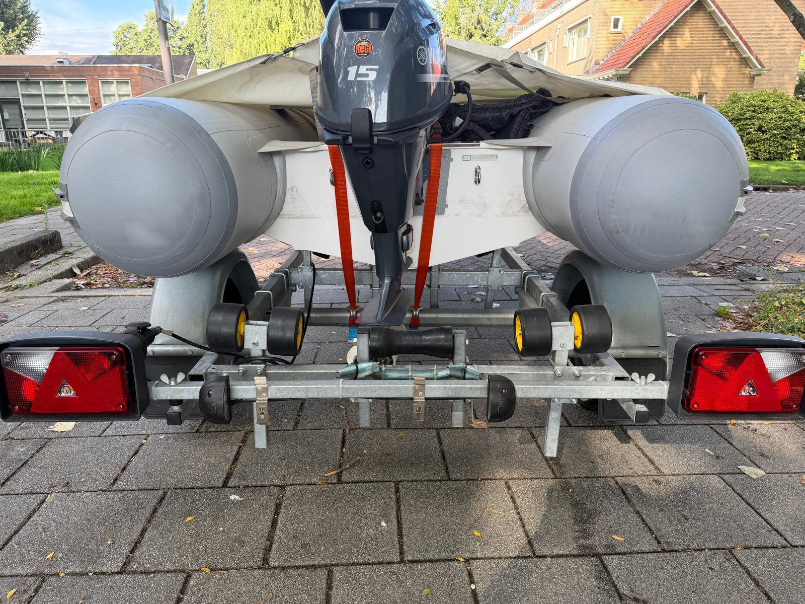 Foto 13 van Zodiac rubberboot met Yamaha 15pk motor en Pega boottrailer