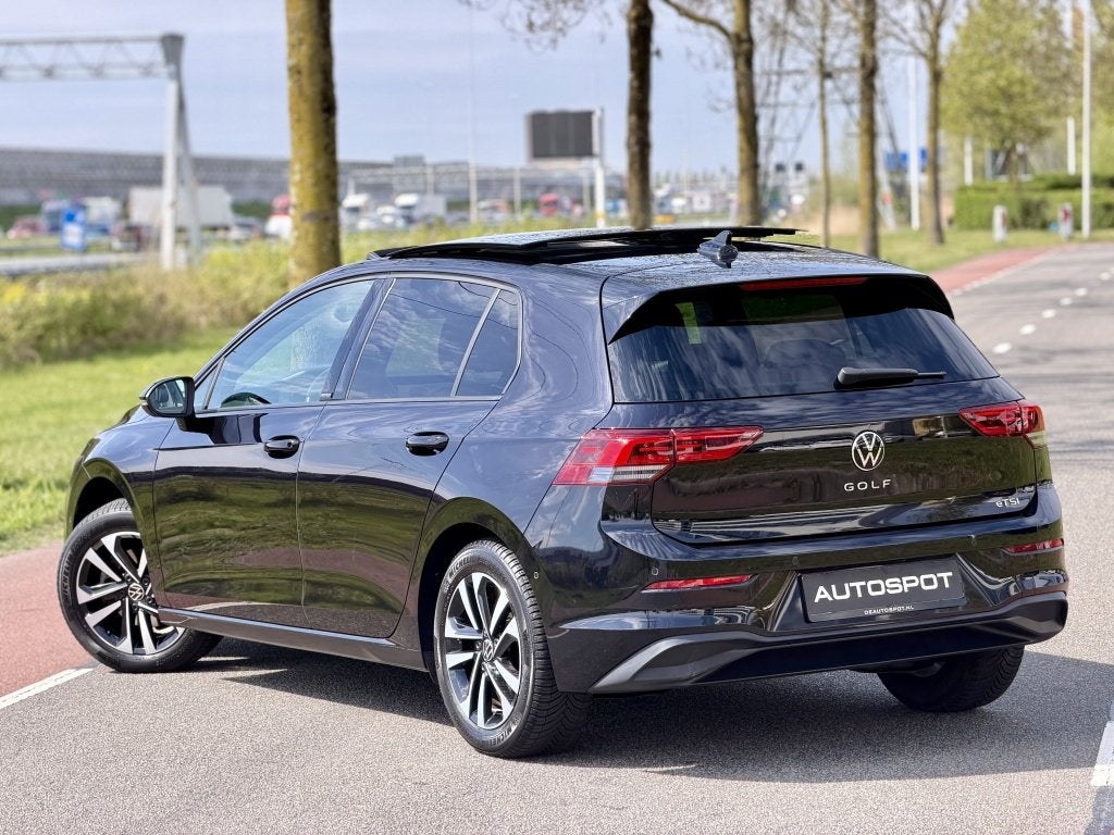 Volkswagen Golf 1.5 eTSI 150pk Pano Navi ACC Sfeerverlichtin, 4 cilinders, 150 pk, Zwart, Origineel Nederlands