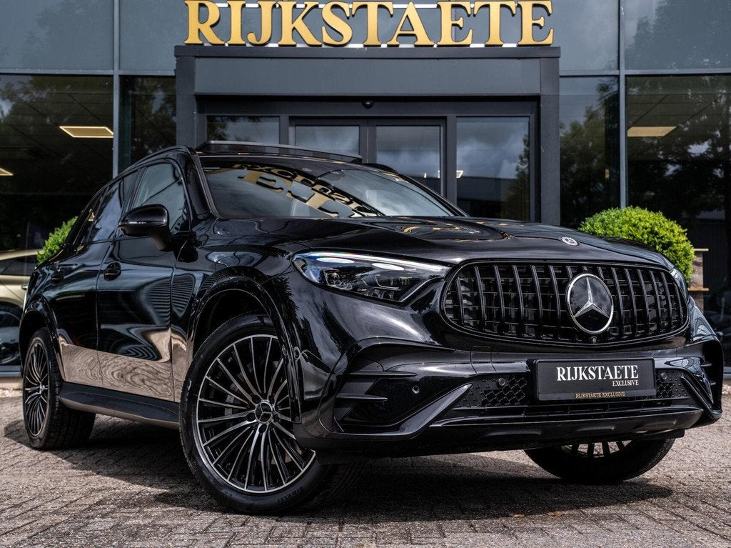 Mercedes GLC-klasse 300e 4MATIC AMG Line|PANO|LUCHTV|20|360, Auto's, Automaat, Automatische klimaatregeling, Gebruikt, Zwart