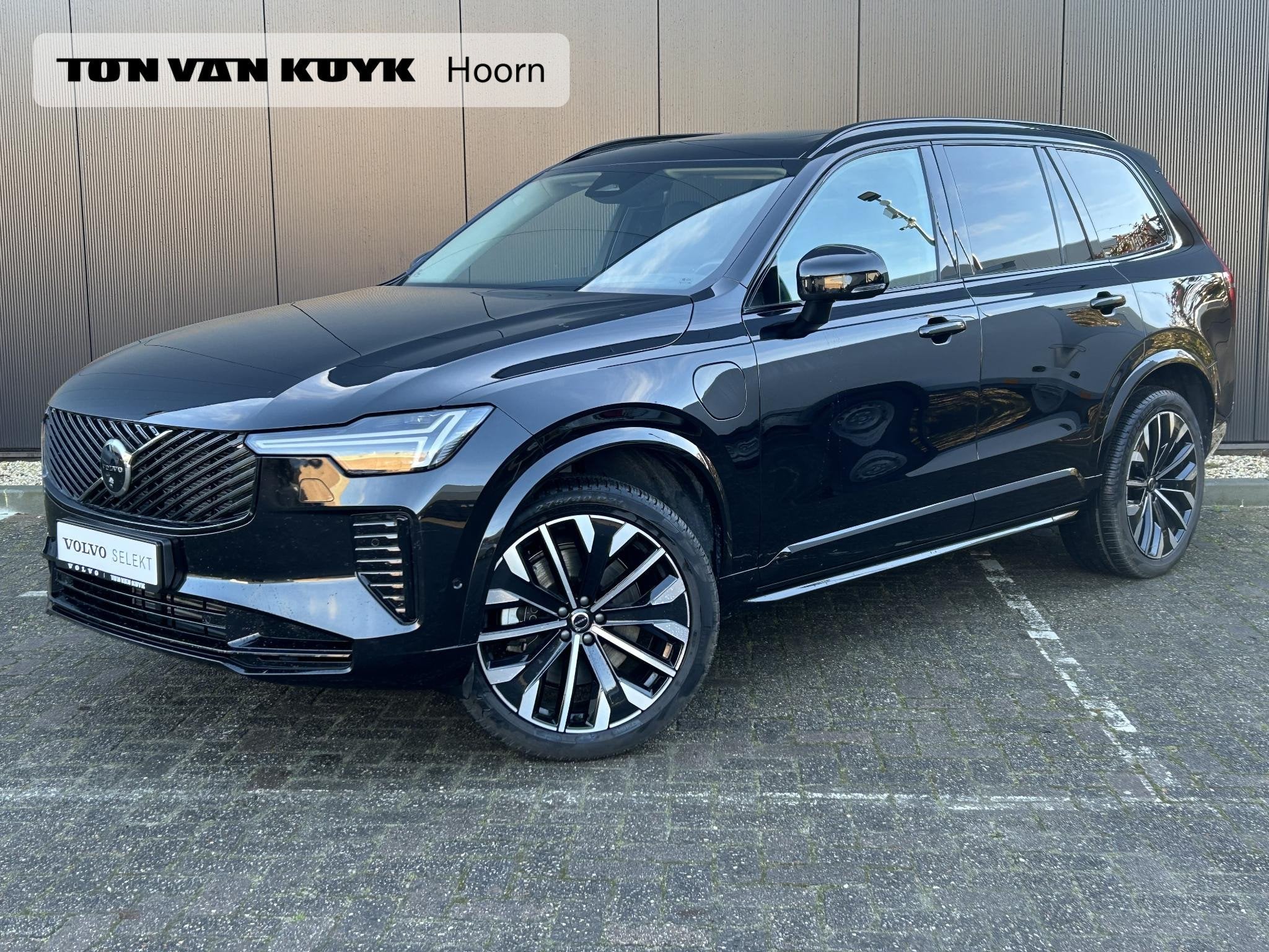 Volvo XC90 2.0 T8 Plug-in hybrid AWD Ultra Dark Panorama dak, 77 km/l, Gebruikt, 4 cilinders, Zwart