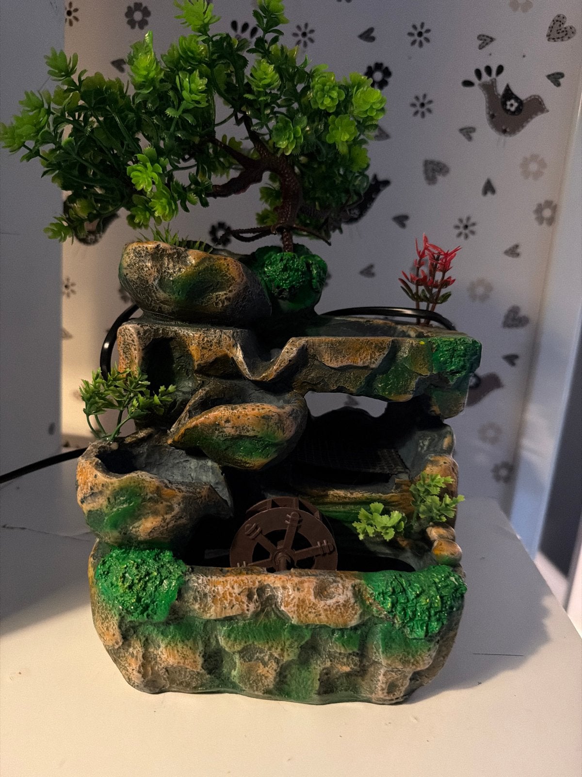 Decoratieve waterfontein met kunstplanten en waterrad, Tuin en Terras, Ophalen of Verzenden, Gebruikt, Overige materialen, Waterornament