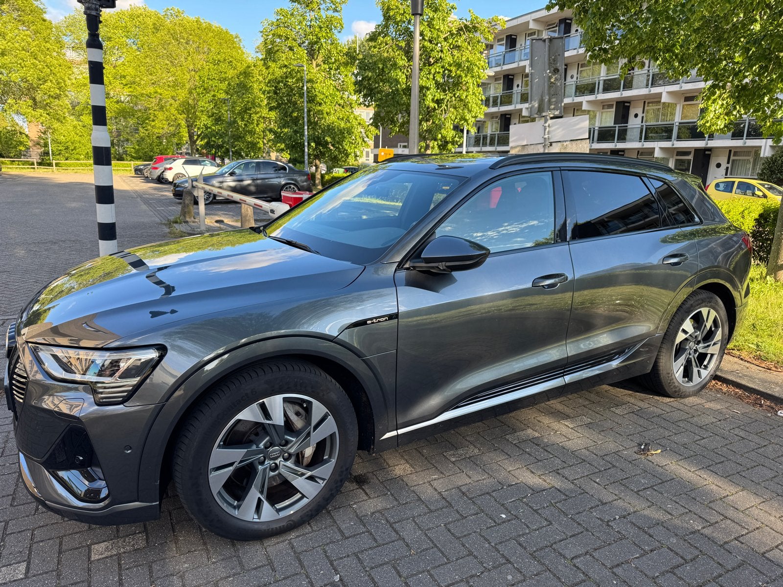 Audi e-tron 50 s-line black soh 92,5%, Auto's, Automaat, 1800 kg, Zwart, 124 €/maand